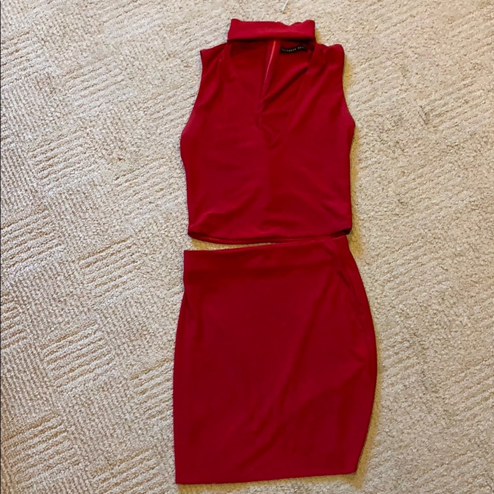 Wine two piece choker set size small.